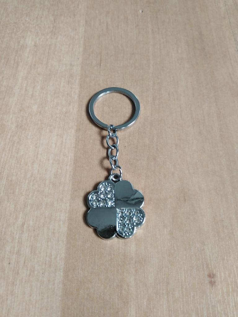 Klavertje 4 sleutelhanger met strass, Enlèvement ou Envoi, Neuf, Autres types