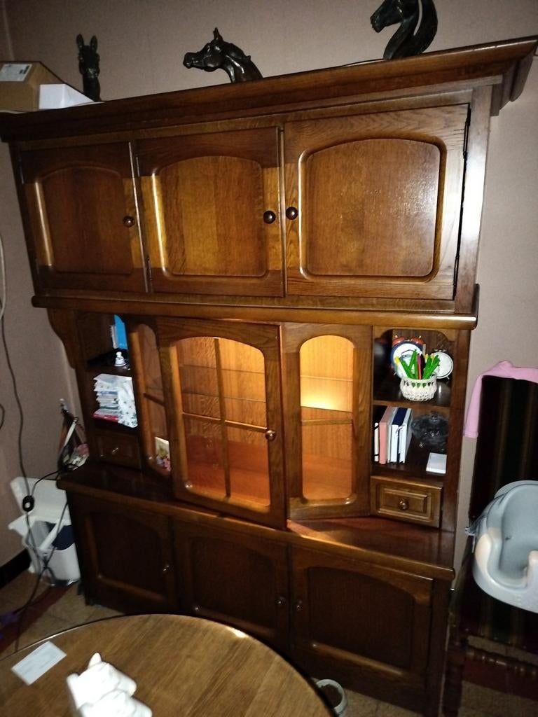 GRATIS! Antiek kast met licht en houten lange kast, Ophalen