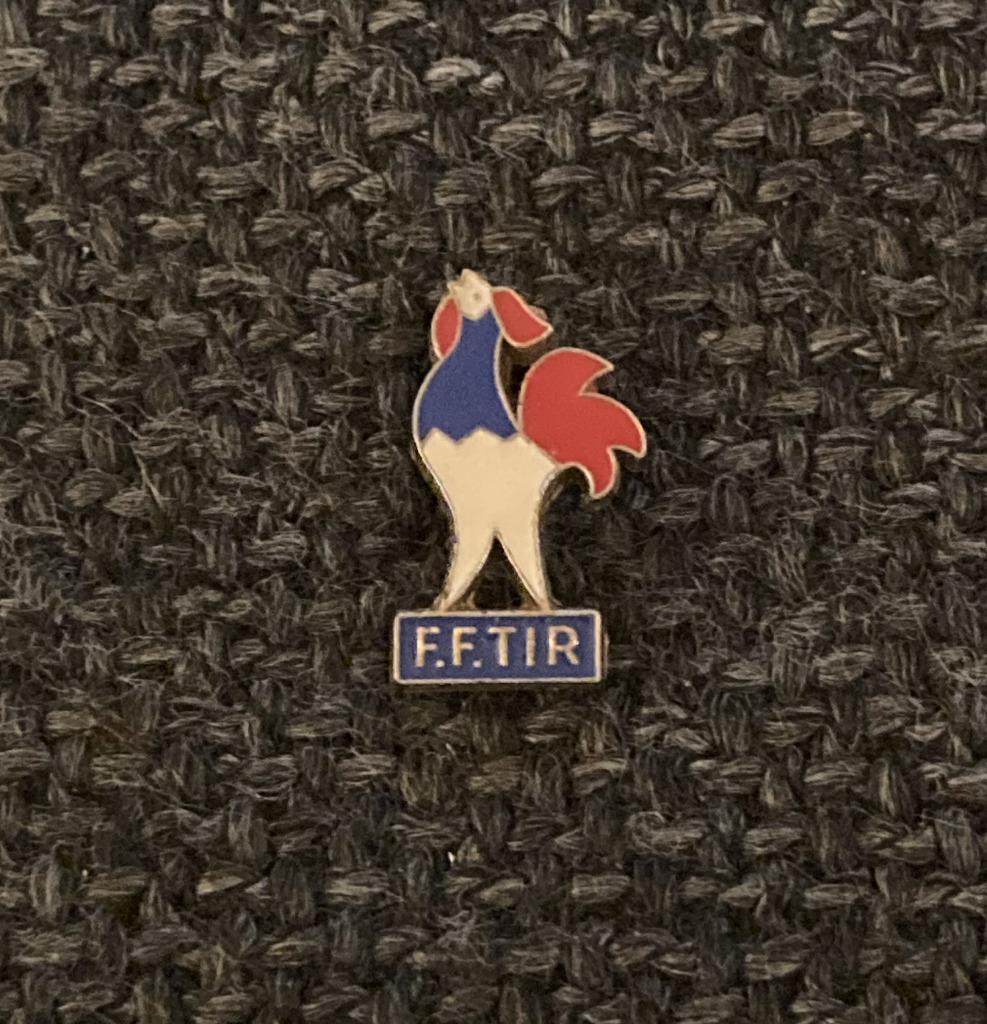 PIN - FFTIR - Fédération Française de Tir - Schieten, Envoi, Utilisé, Sport, Insigne ou Pin's