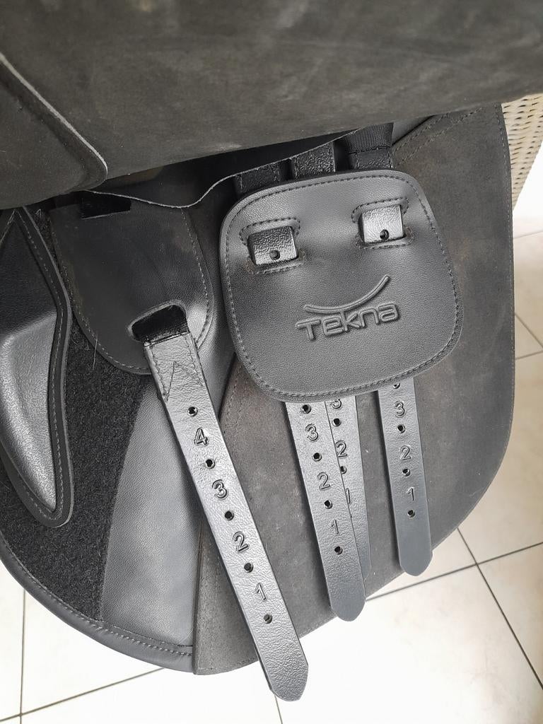 Paarden zadel tekna 17 inch, Dieren en Toebehoren, Ophalen, Zo goed als nieuw, Recreatie