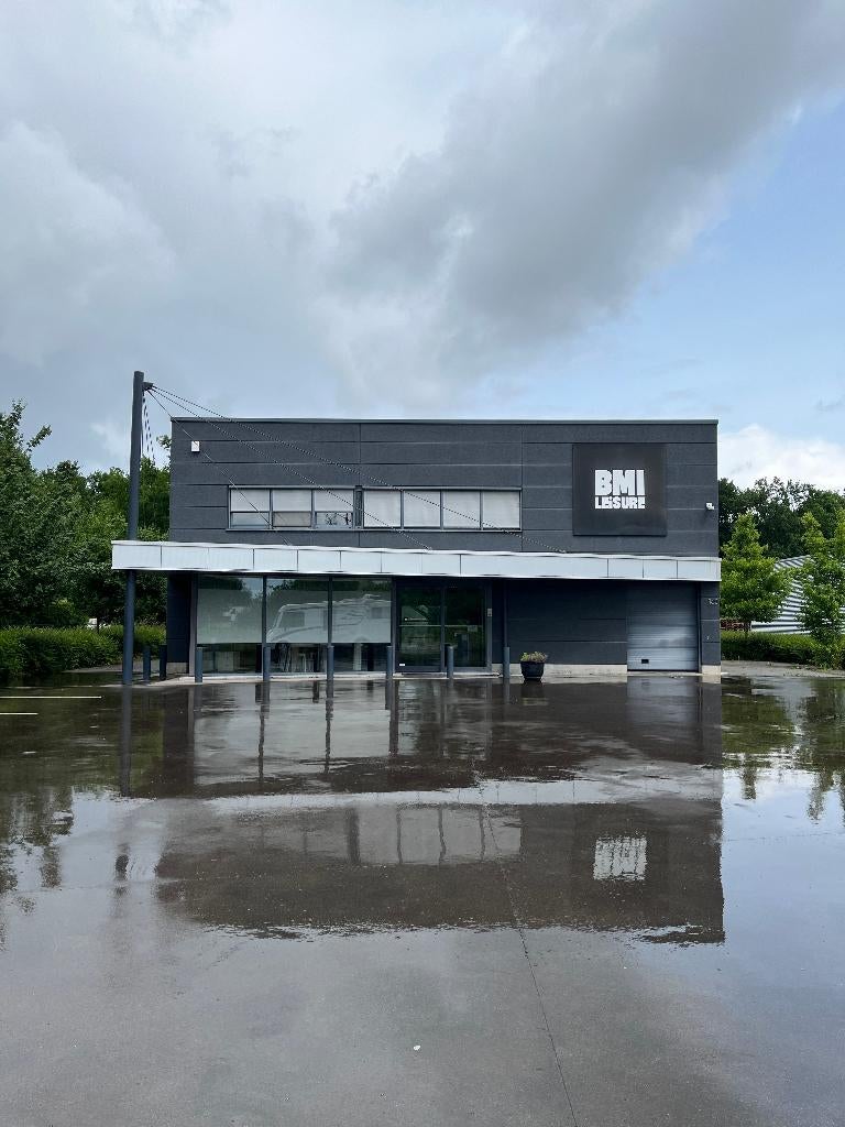 Luxueus handelspand/kantoor met appartement, 1275 m², Huur, Kantoorruimte