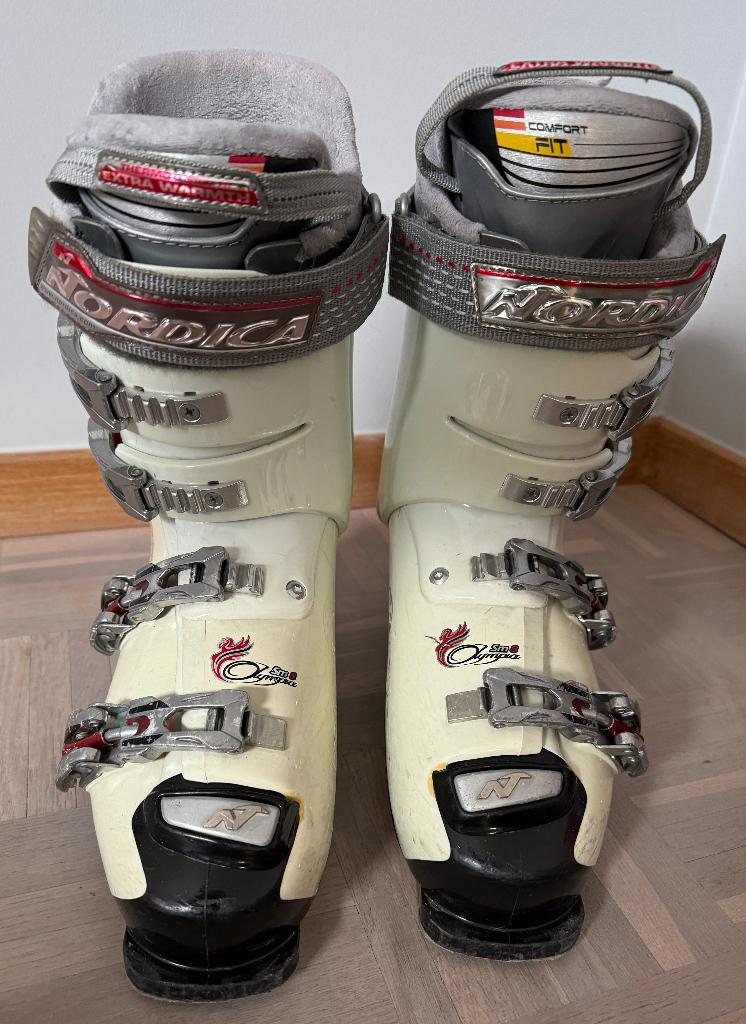 Chaussures de ski Nordica pour femme, Sports & Fitness, Enlèvement, Utilisé, Nordica, Chaussures