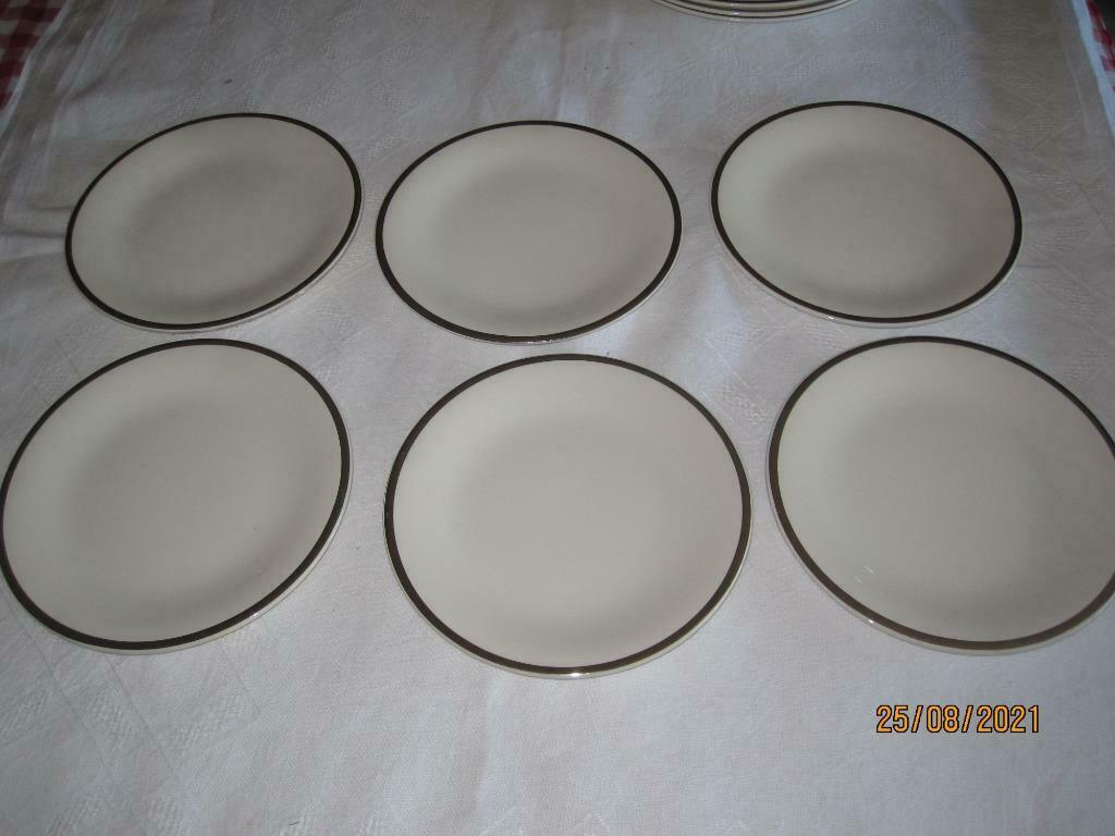 Set van 6 vintage dessertborden ",Boch", ecru met zilver., Uni, Assiettes(s), Comme neuf, Enlèvement
