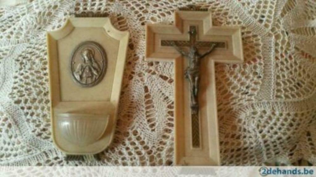 Récipient à eau bénite et crucifix / ensemble associé, Enlèvement ou Envoi