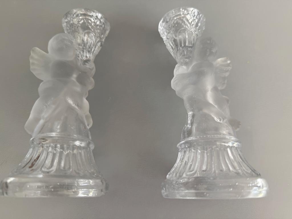 Zeldzame ongebruikte Cherub glazen kandelaars / matglazen en, Antiek en Kunst, Antiek | Kandelaars, Glas, Ophalen of Verzenden