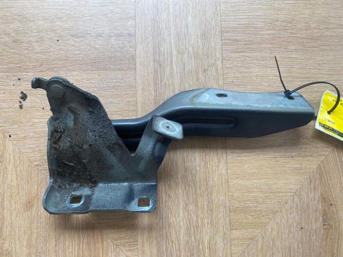 Motorkap Scharnier van een Nissan Qashqai, Auto-onderdelen, Ophalen of Verzenden, 3 maanden garantie, Gebruikt, Nissan