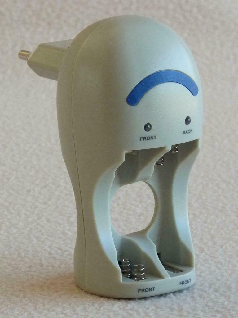 plug-in Ni-MH battery charger AA en AAA standaard, Ophalen of Verzenden, Nieuw, Oplaadbaar