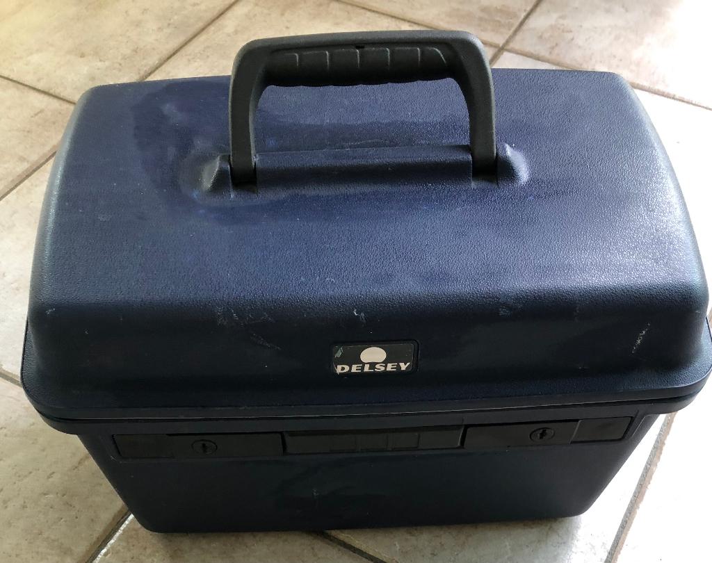 Delsey Beautycase, Ophalen, Blauw, Met slot, Zo goed als nieuw