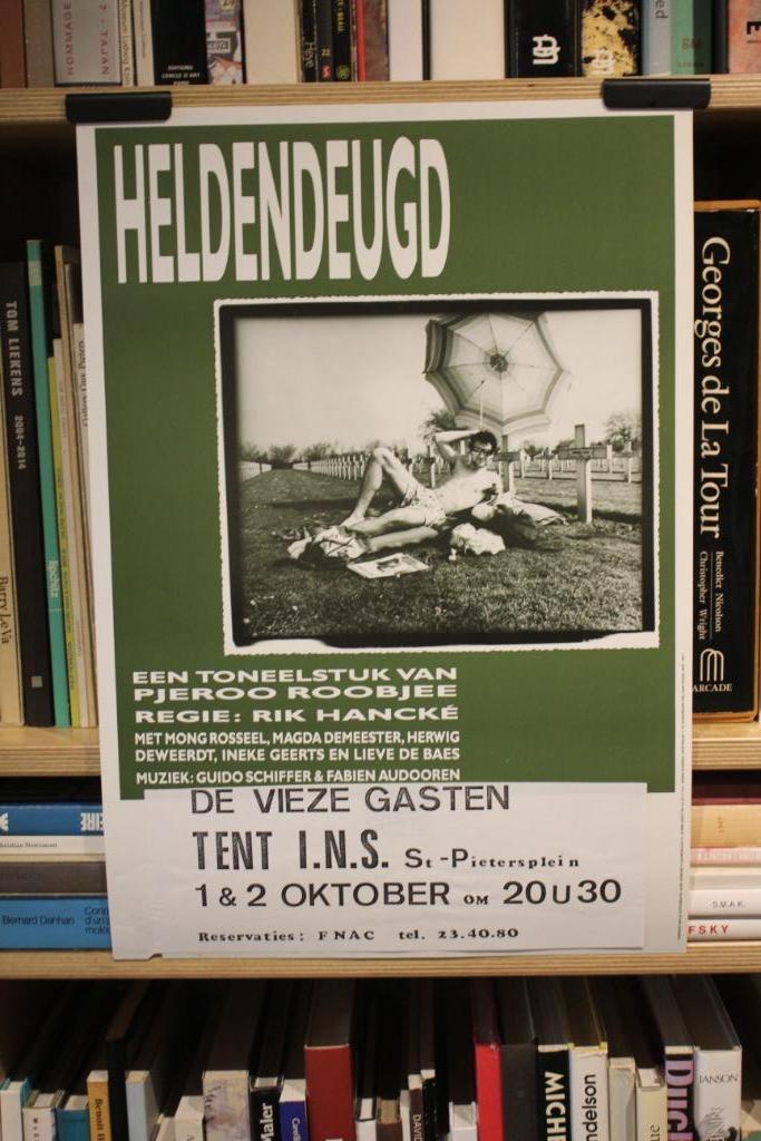 **HELDENDEUGD**  Een toneelstuk Pjeroo Roobjee affiche, Enlèvement ou Envoi, Musique