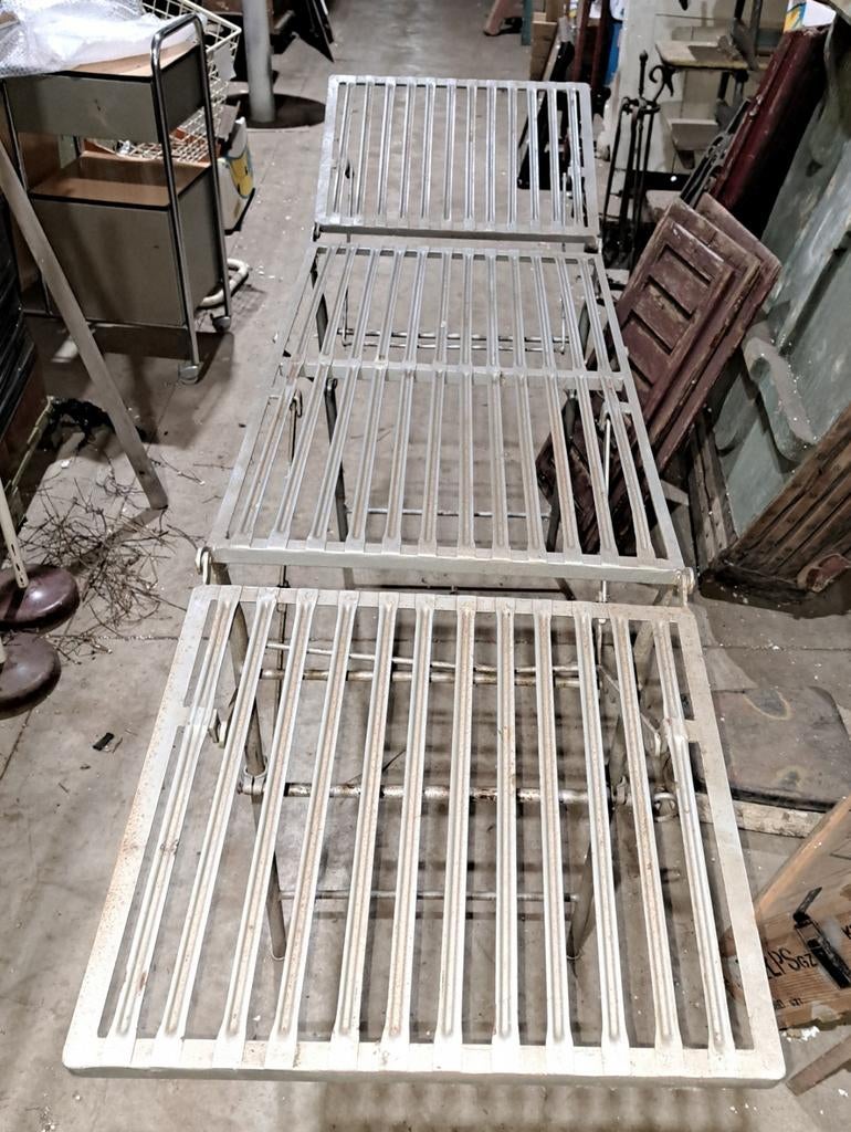 Bed bedden oude goeduitziende metalen legerbedden, Ophalen of Verzenden