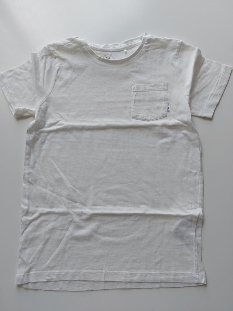 Tshirt wit - maat 140 - slecht 2 euro, Enlèvement ou Envoi, Comme neuf, Garçon ou Fille, Chemise ou À manches longues