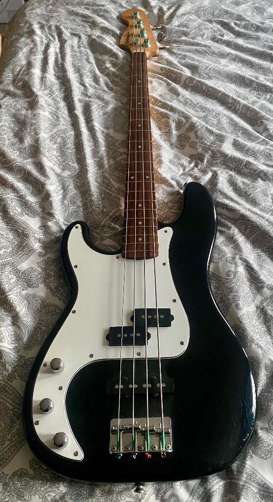 SQUIER PRECISION BASS - Indonesië - linkerhand - Zwart, Muziek en Instrumenten, Ophalen of Verzenden, Zo goed als nieuw