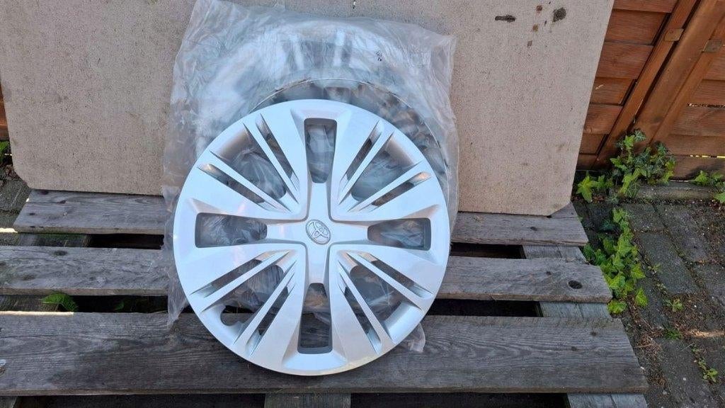 Gezocht nieuwe Aygo X 17 inch wieldoppen, Velg(en), Nieuw, 17 inch, Ophalen of Verzenden