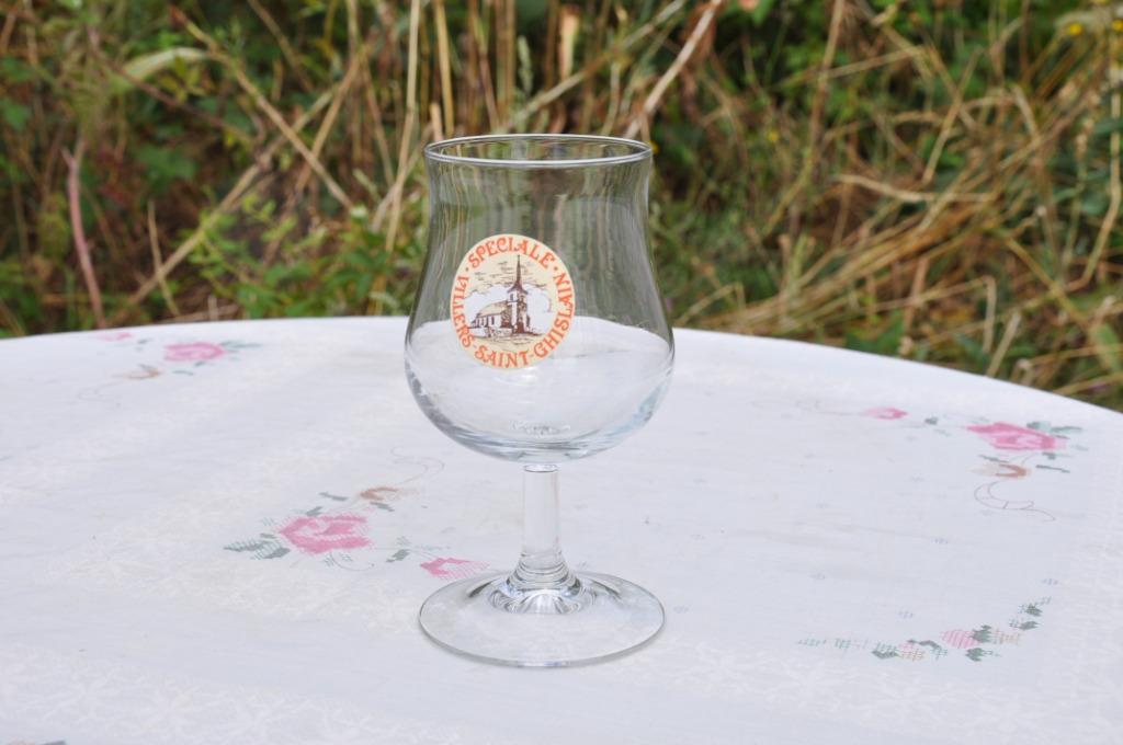 verre a biere sur pied special vilers st ghislain, Enlèvement ou Envoi, Comme neuf, Verre ou Verres, Autres marques