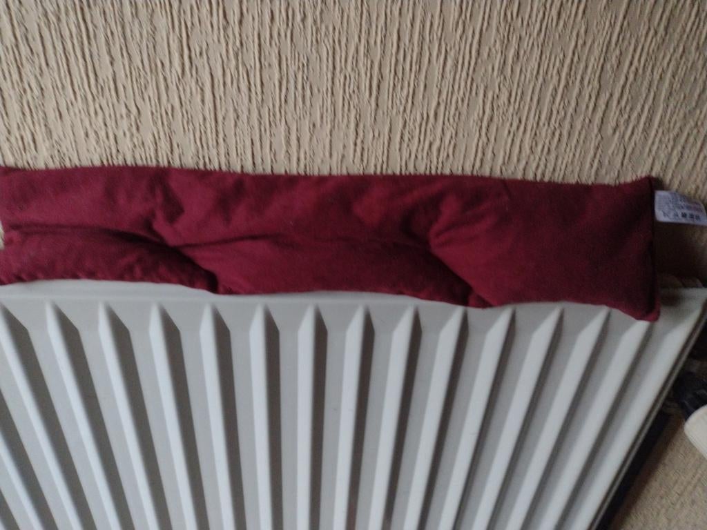 Coussin noyaux de cerises allongé pour le cou. Micro-ondes, Enlèvement ou Envoi, Comme neuf