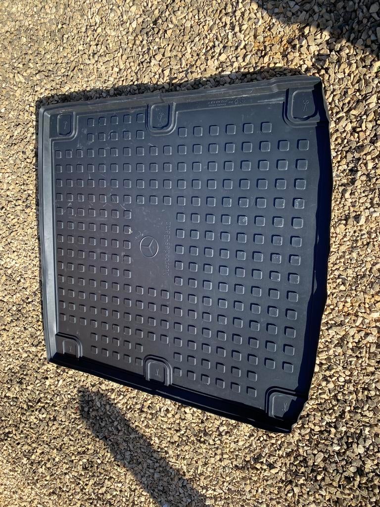 Tapis de coffre en caoutchouc pour Mercedes Classe E, Enlèvement, Comme neuf