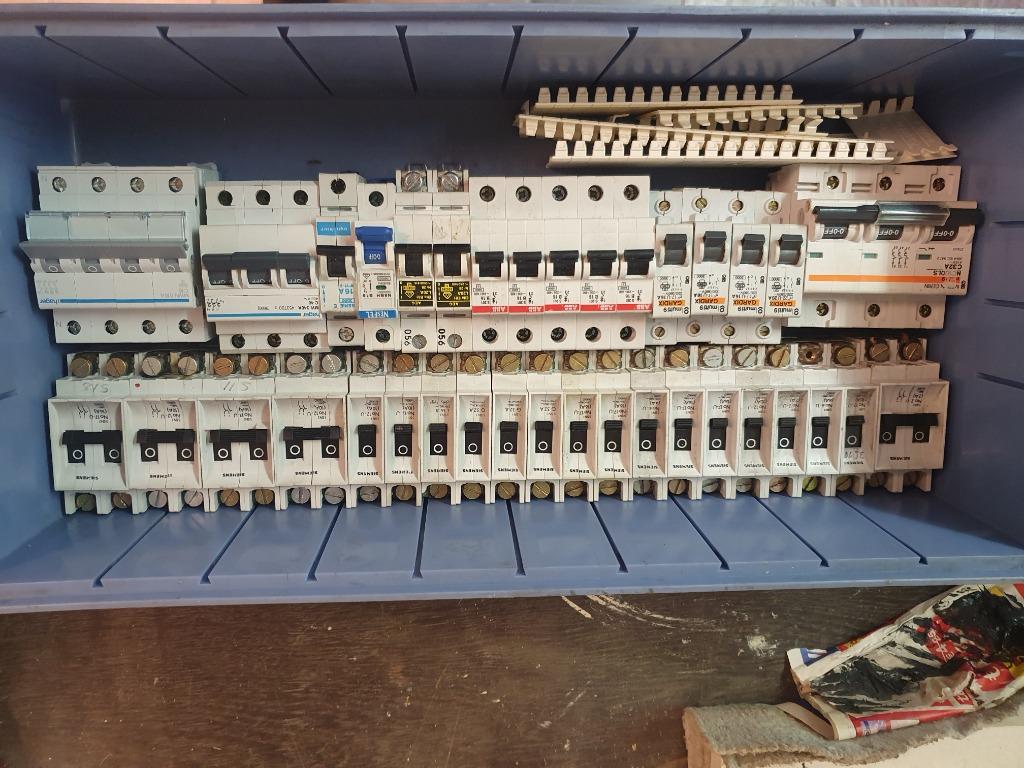 Automates, fusibles, vieux automates, disjoncteurs, Enlèvement ou Envoi, Comme neuf, Bricolage