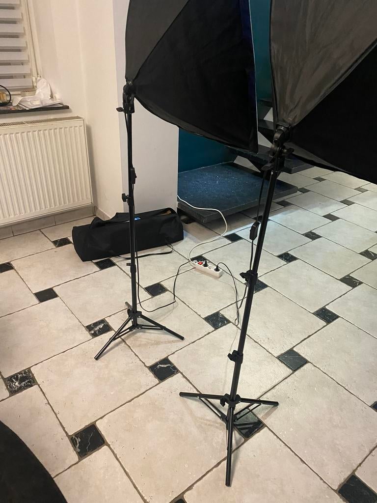 Twee nieuwe verstelbare boksfotolampen op poten met tas, Ophalen of Verzenden, Nieuw, Lamp of Flitsset