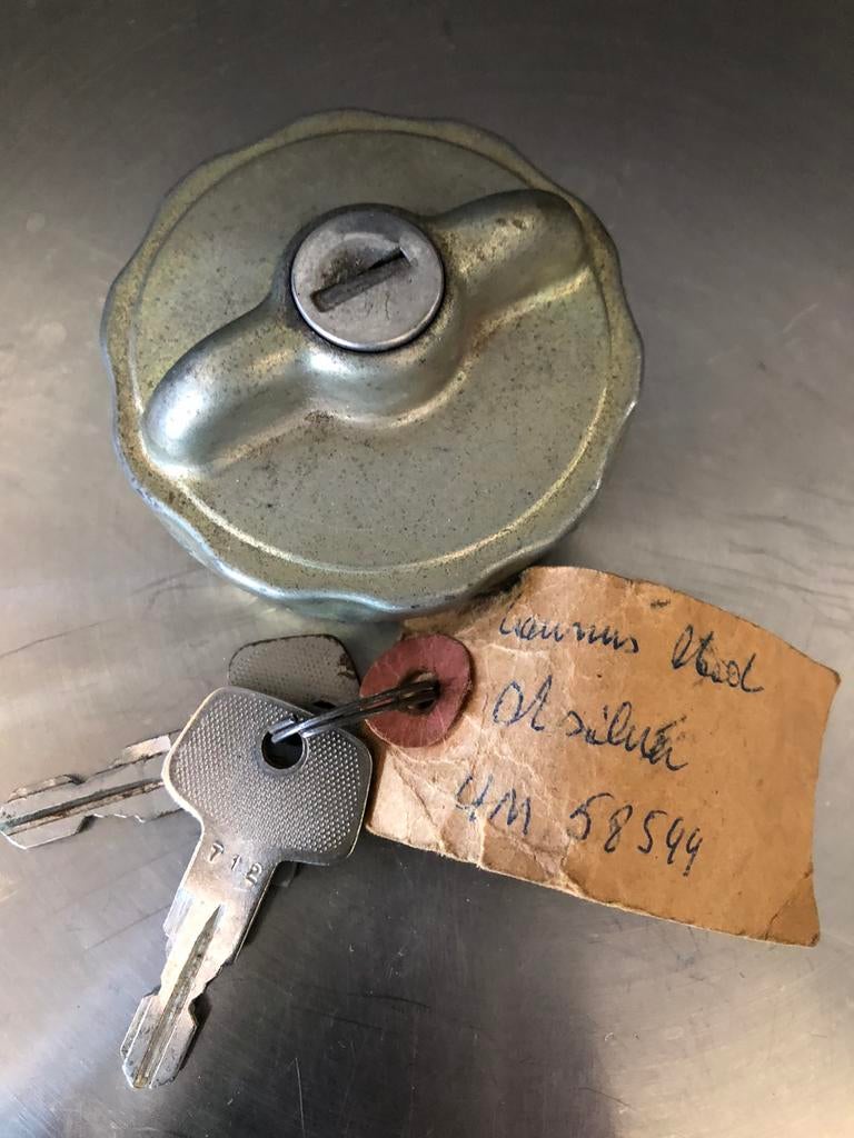 Tankdop FORD TAUNUS oldtimer met 2 sleutels, Enlèvement ou Envoi