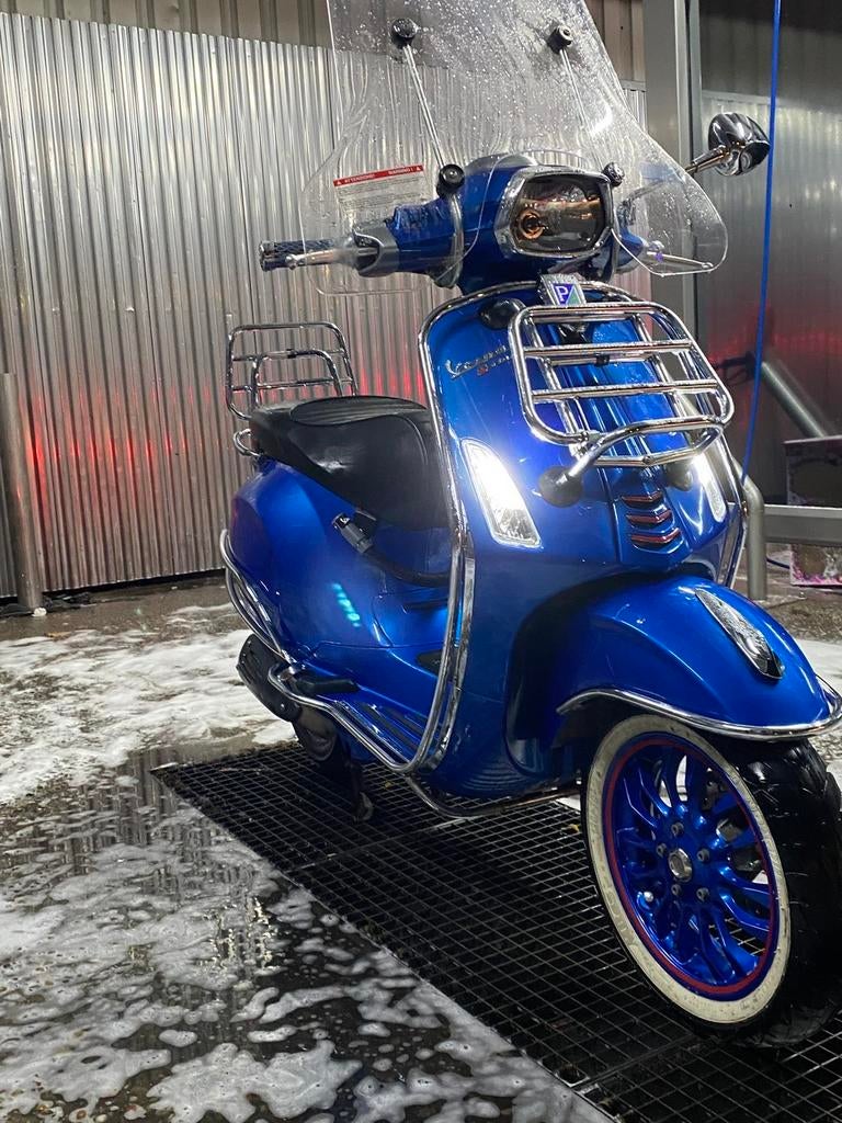 Vespa sprint full option, Ophalen, Zo goed als nieuw