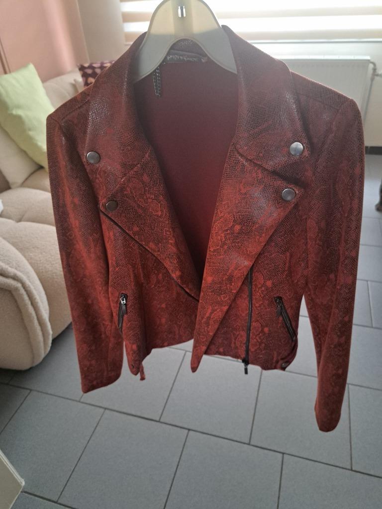 veste taille 40-42 rouge bordeaux, Vêtements | Femmes, Vestes | Hiver, Enlèvement, Comme neuf, Taille 42/44 (L), Autres couleurs