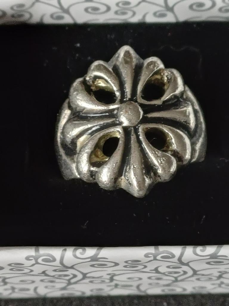 Belle bague fantaisie en argent avec fleur, Bijoux, Sacs & Beauté, Bracelets à breloques, Enlèvement