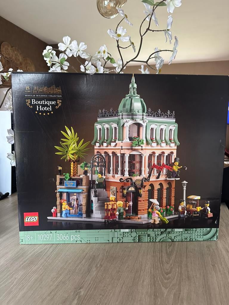 LEGO Boutique Hotel ongeopend, Ophalen, Nieuw