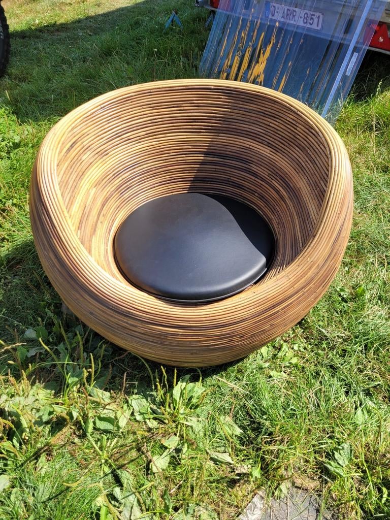 Habitat ronde fauteuil van rotan, Ophalen