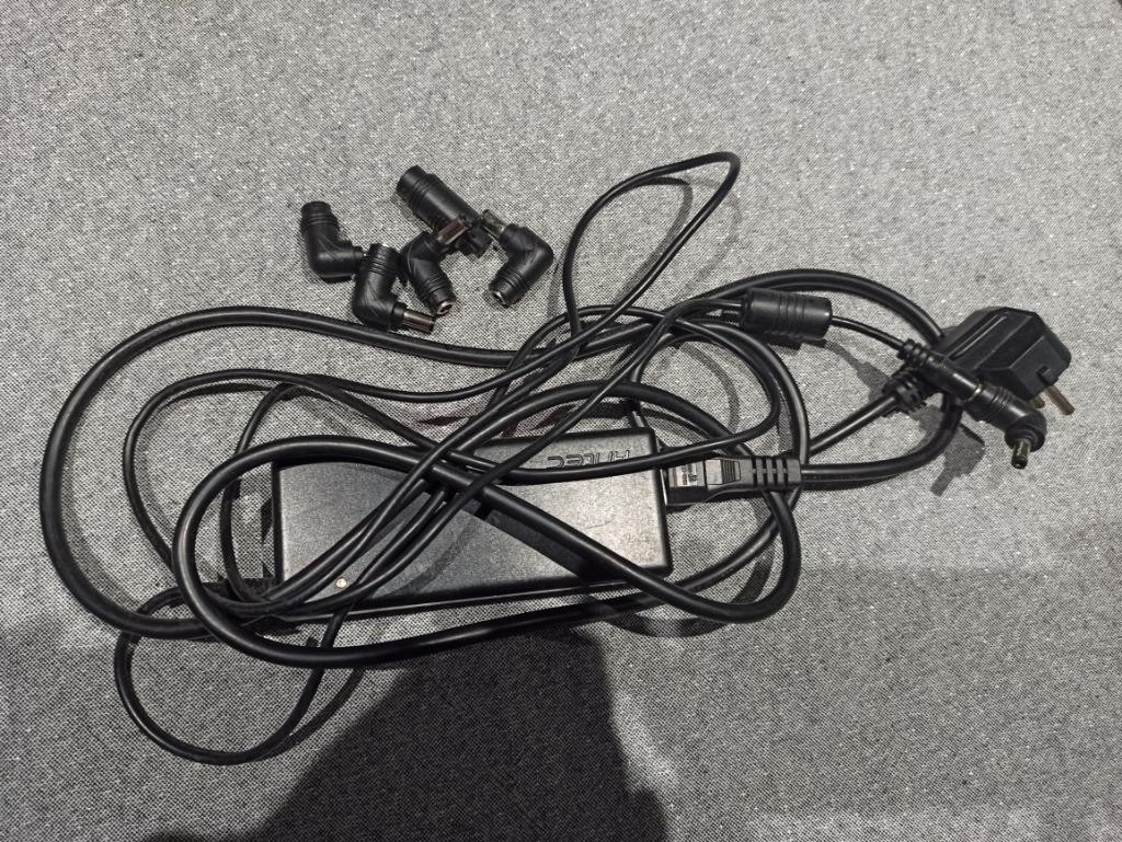 Chargeur PC universel ANTEC NP100, TV, Hi-fi & Vidéo, Chargeurs, Utilisé, Enlèvement