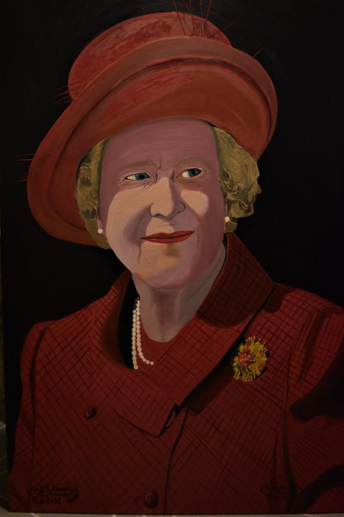 Portretschilderij koningin Elizabeth II door Joky Kamo, Ophalen