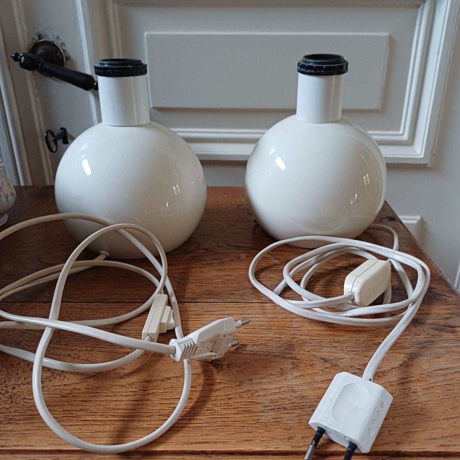 2 pieds de lampe, Enlèvement