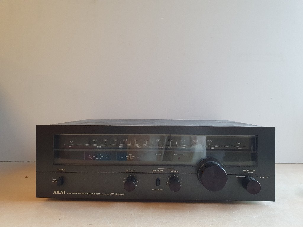 Akai Stereo Tuner AT-2450, Audio, Tv en Foto, Tuners, Ophalen of Verzenden