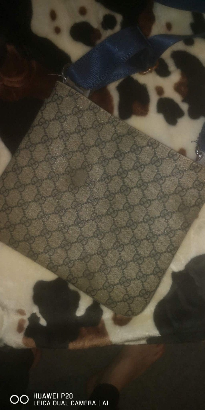 Gucci sacoche elle a 9 ans frais ou fausse je sais pas, Vêtements | Hommes, Bonnets, Écharpes & Gants, Enlèvement ou Envoi