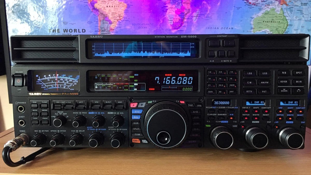 Yaesu FTDX-5000MP & SM-5000 met beschermhoes,Nieuwstaat, Telecommunicatie, Zenders en Ontvangers, Ophalen