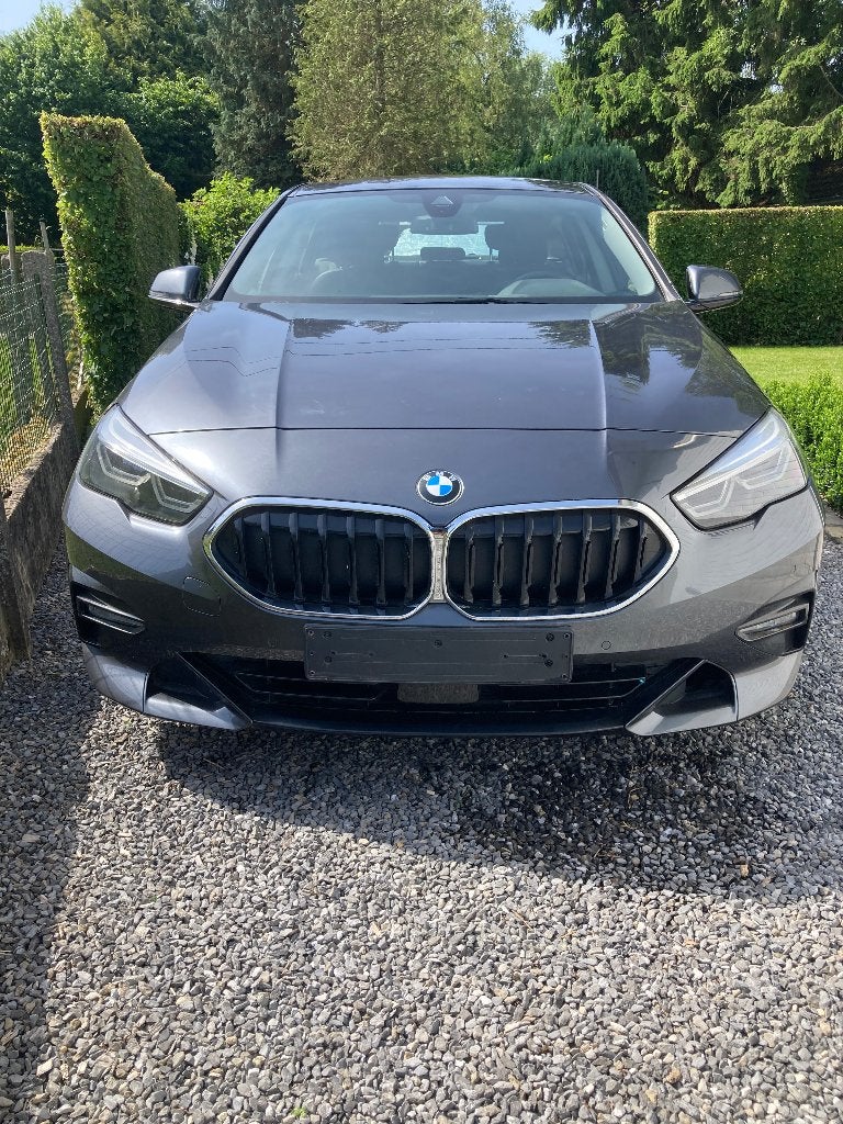 BMW 218IA, Cuir, Argent ou Gris, 1905 kg, Entretenue par le concessionnaire