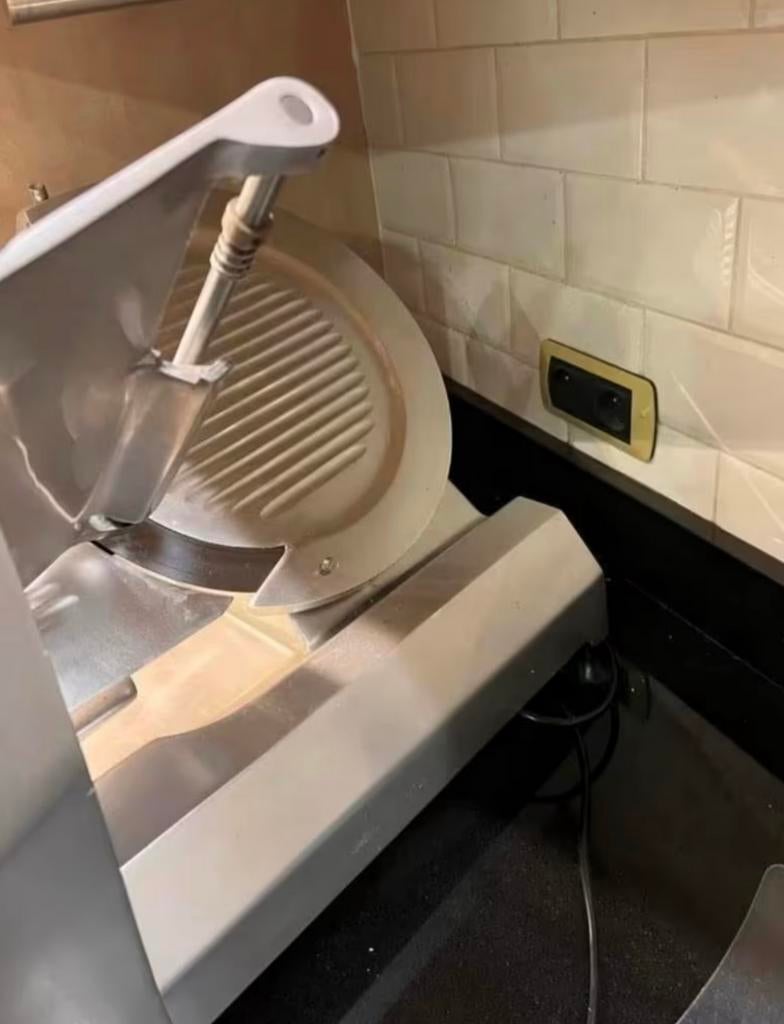 Trancheuse Beckers F 350 1, Articles professionnels, Horeca | Équipement de cuisine, Enlèvement ou Envoi, Boulangerie et Boucherie