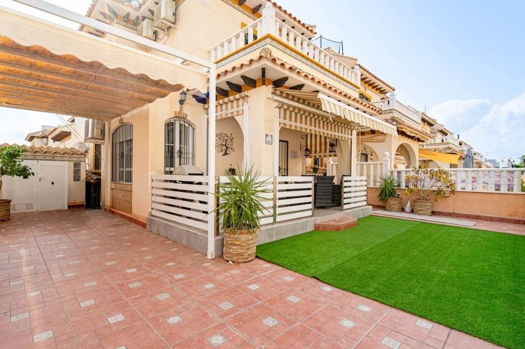 Maison d'angle méditerranéenne à Lomas de Cabo Roig., Immo, Étranger, Maison d'habitation, 80 m², Lomas de Cabo Roig., 3 pièces