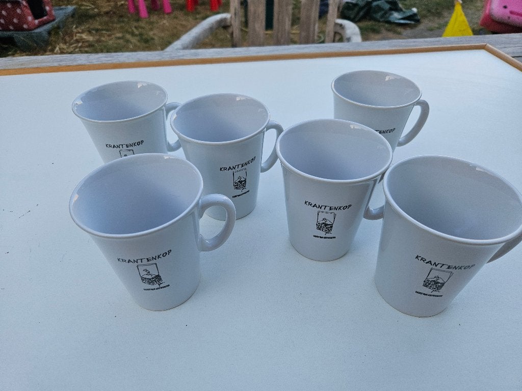6 tassen krantenkop, Ophalen of Verzenden, Zo goed als nieuw, Kop(pen) en/of Schotel(s)