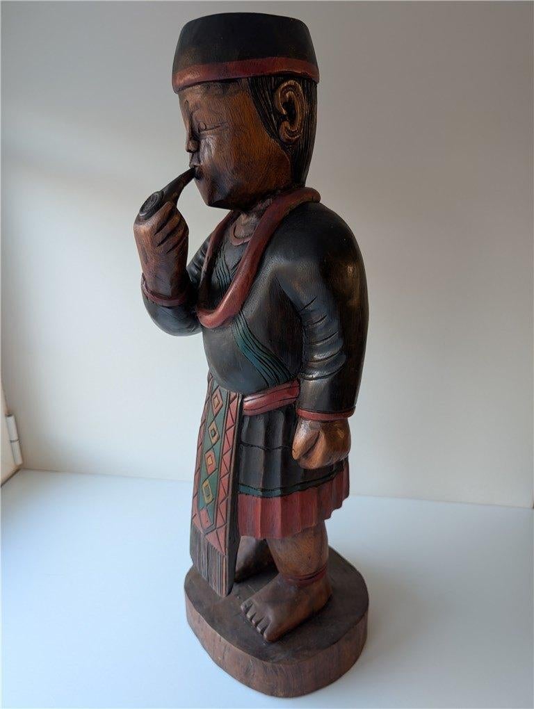 Vol houten Indonesische krijger met pijp, Antiek en Kunst, Ophalen
