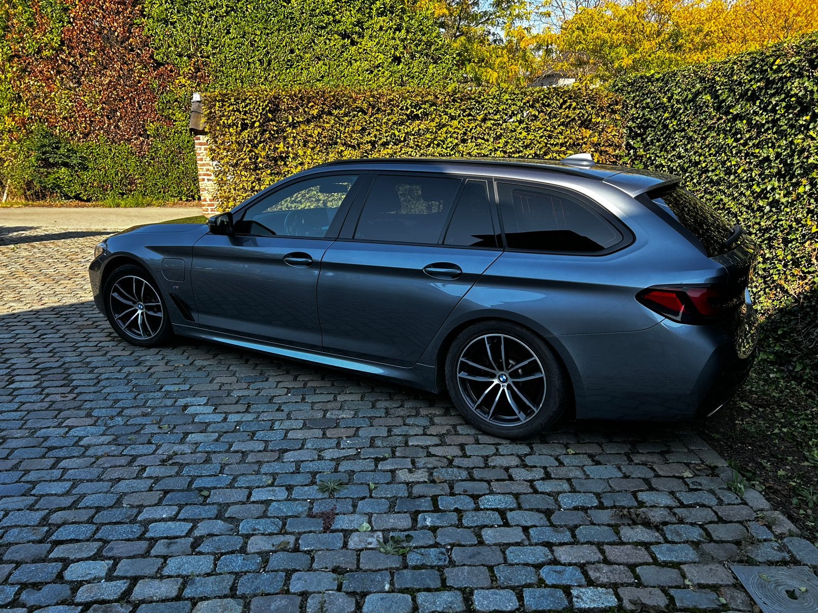 BMW 530e Xdrive touring, Auto's, Automaat, Leder, Break, Dealer onderhouden