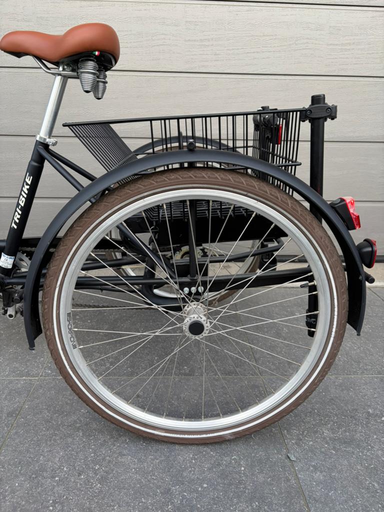 Tricycle à assistance électrique Tri-Bike état neuf, Divers, Chaises roulantes, Enlèvement ou Envoi, Comme neuf, Fauteuil roulant électrique