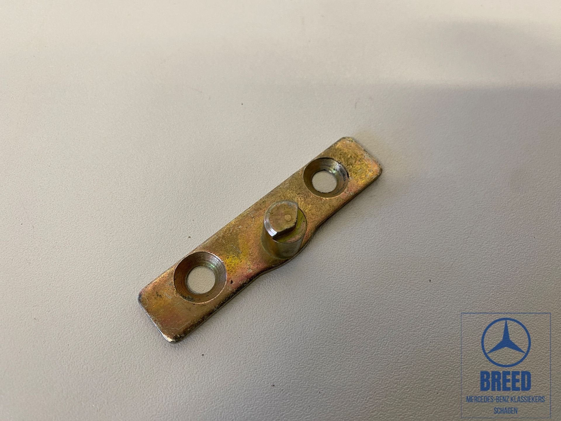 NOS slotvanger schuifdeur Mercedes-Benz W601 W602 W611 T1 TN, Auto-onderdelen, -, Nieuw, Ophalen of Verzenden, -