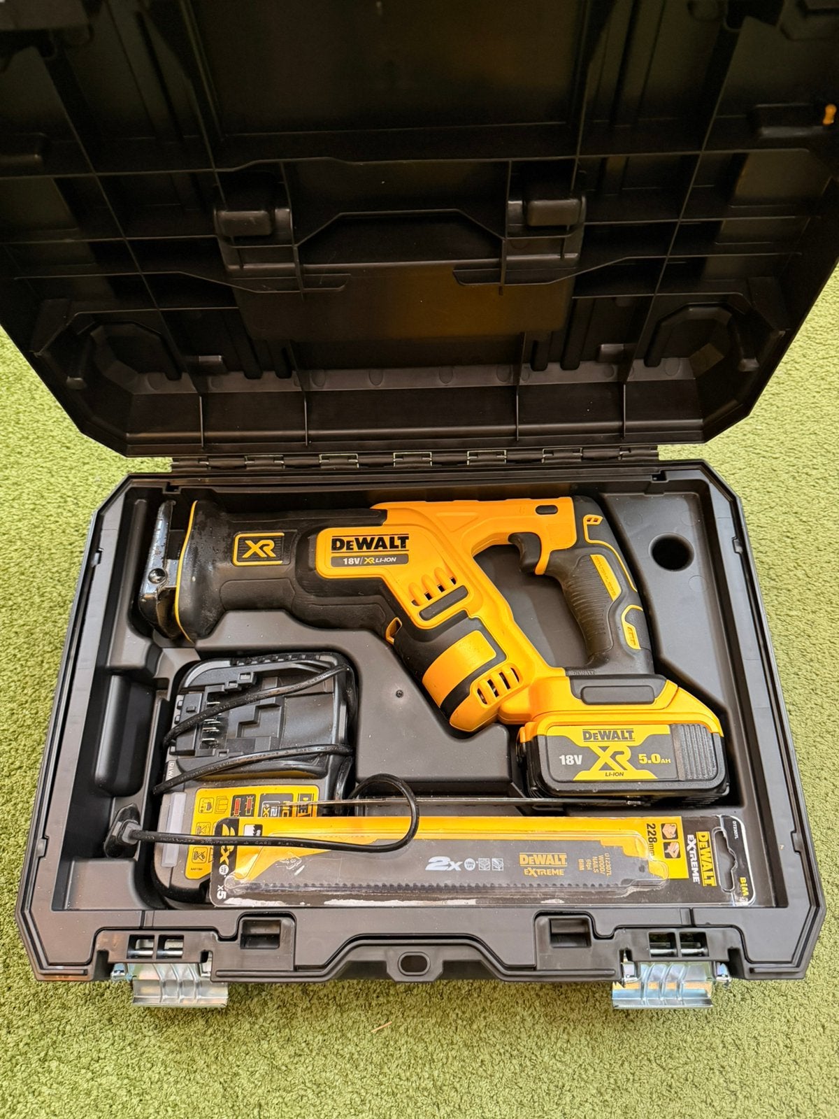 Reciprozaag dewalt, Doe-het-zelf en Bouw, Ophalen, Zo goed als nieuw