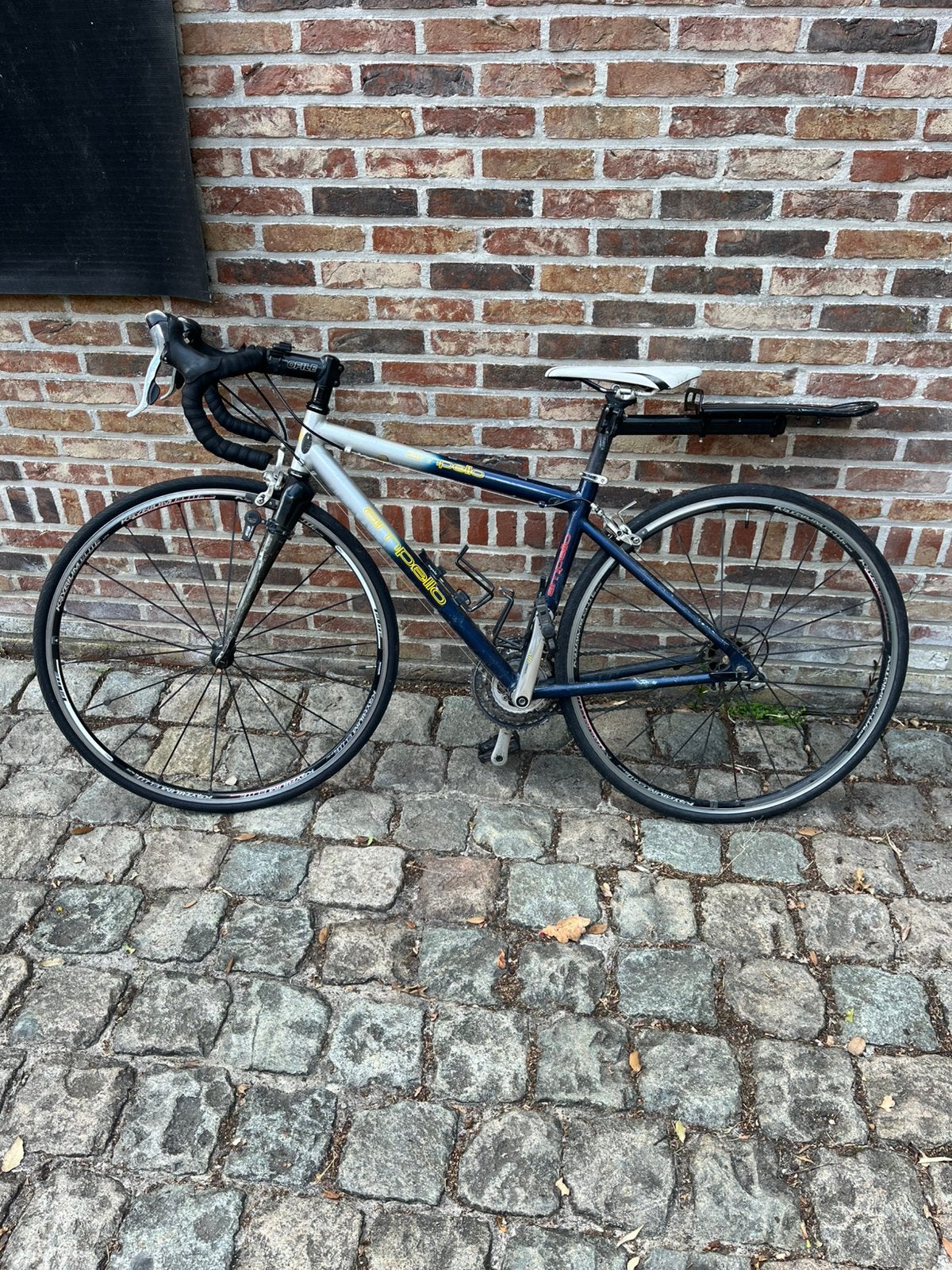 Ampello koers fiets. Race fiets/bike, 10 tot 15 versnellingen, Velgrem, 53 tot 57 cm, Ophalen