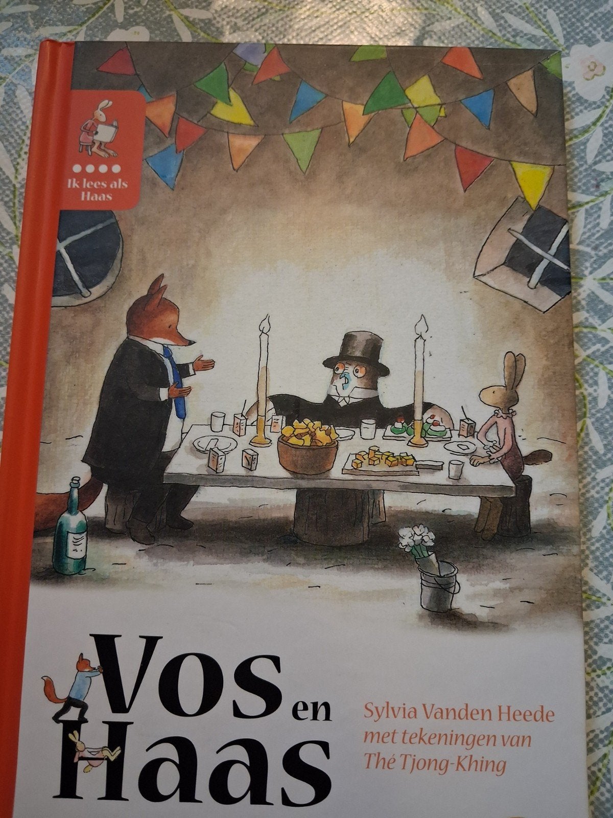 vos en haas vieren feest, Ophalen