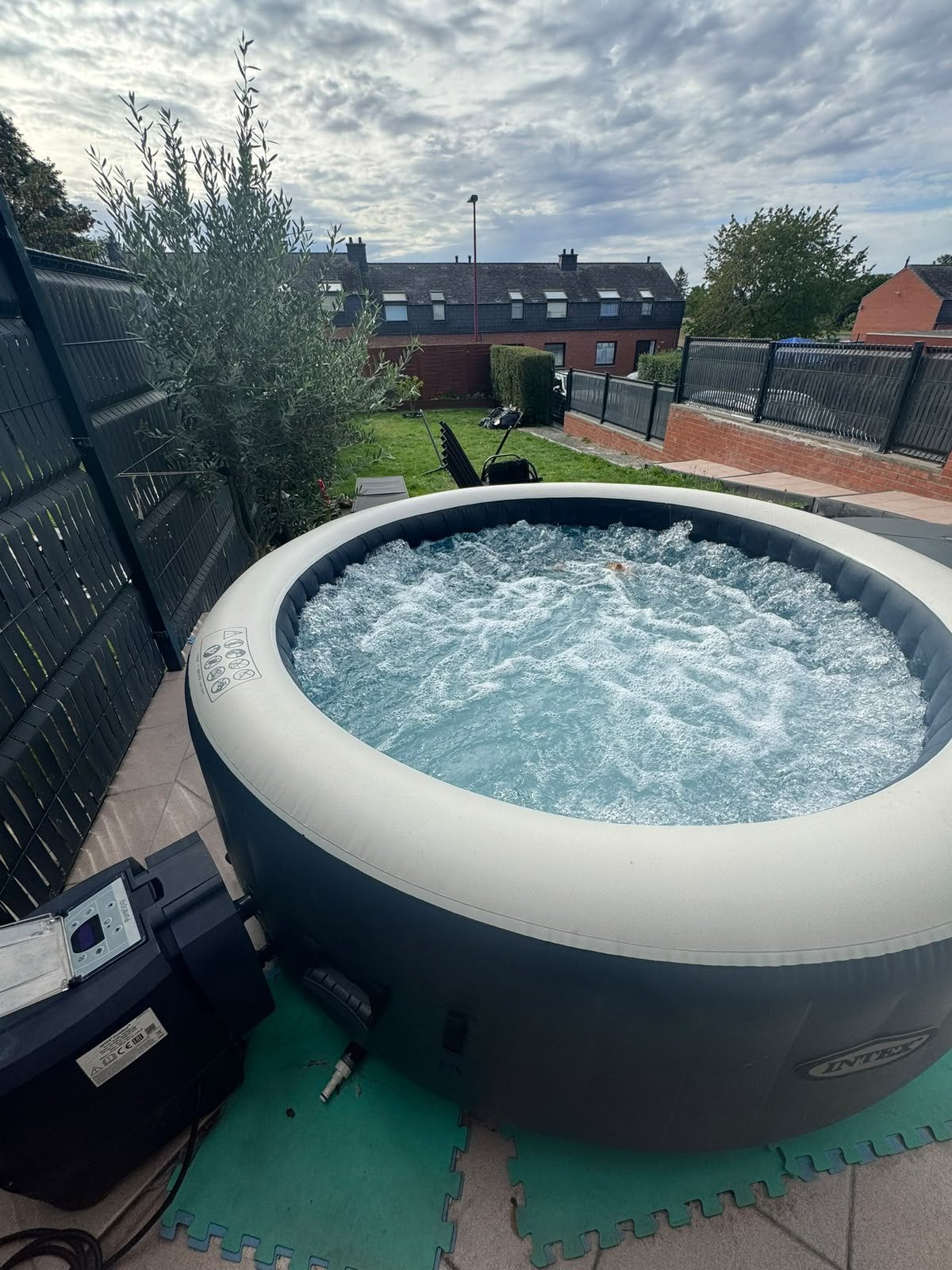 Jacuzzi Gonflable Intex   SB-H20 + Nombreux Accessoires, Jardin & Terrasse, Enlèvement, Comme neuf, Couverture, Gonflable