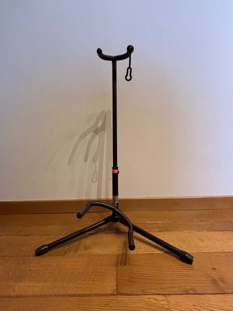Stabiel gitaarstatief met veiligheidsriempje : merk STAGG, Musique & Instruments, Enlèvement, Utilisé, Pied pour instrument, Guitare