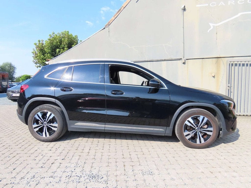 Mercedes-Benz GLA 180 GLA 180 Business Line (bj 2024), Gebruikt, 4 cilinders, 136 pk, Zwart