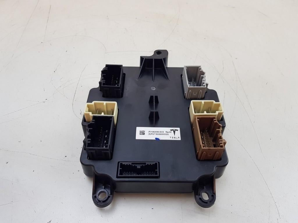 ORDINATEUR VEROUILLAGE CENTRALISE (|106205610B|106205600|106, Germany_Sales@tesla.com, Utilisé, Autres marques automobiles, Ludwig-Prandtl-Straße 27 - 29
12526  Berlin, DE