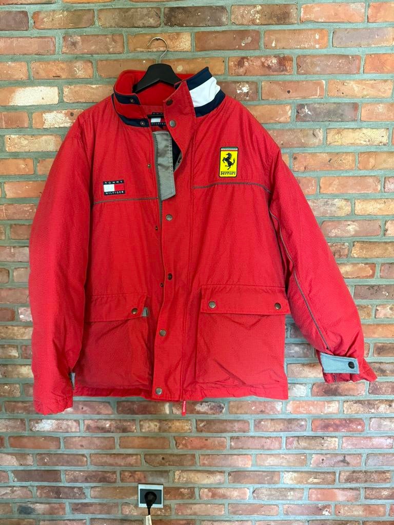 Vintage Tommy Hilfiger X Ferrari winterjas, Vêtements | Hommes, Enlèvement, Comme neuf